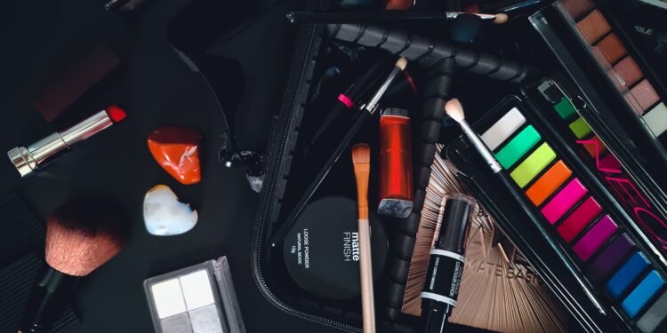 10 Amazing Makeup Products For The Lazy Beauty