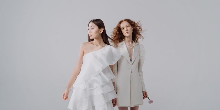 From Yoga to Street Style: Find Your Perfect Outfit at Aloyoga’s Women’s Collection