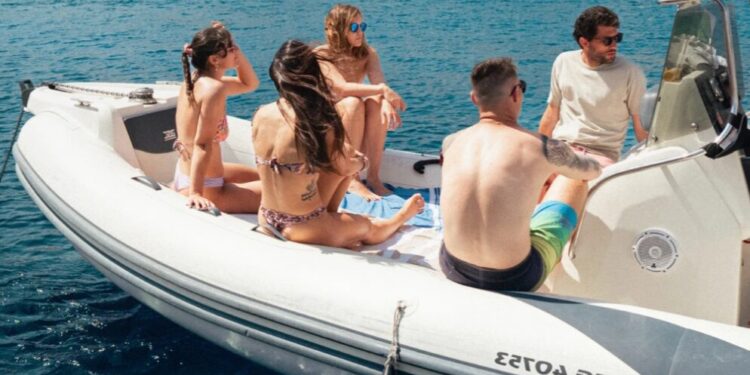Luxury on the Water: Experience the Benefits of Yacht Charters with Samboat